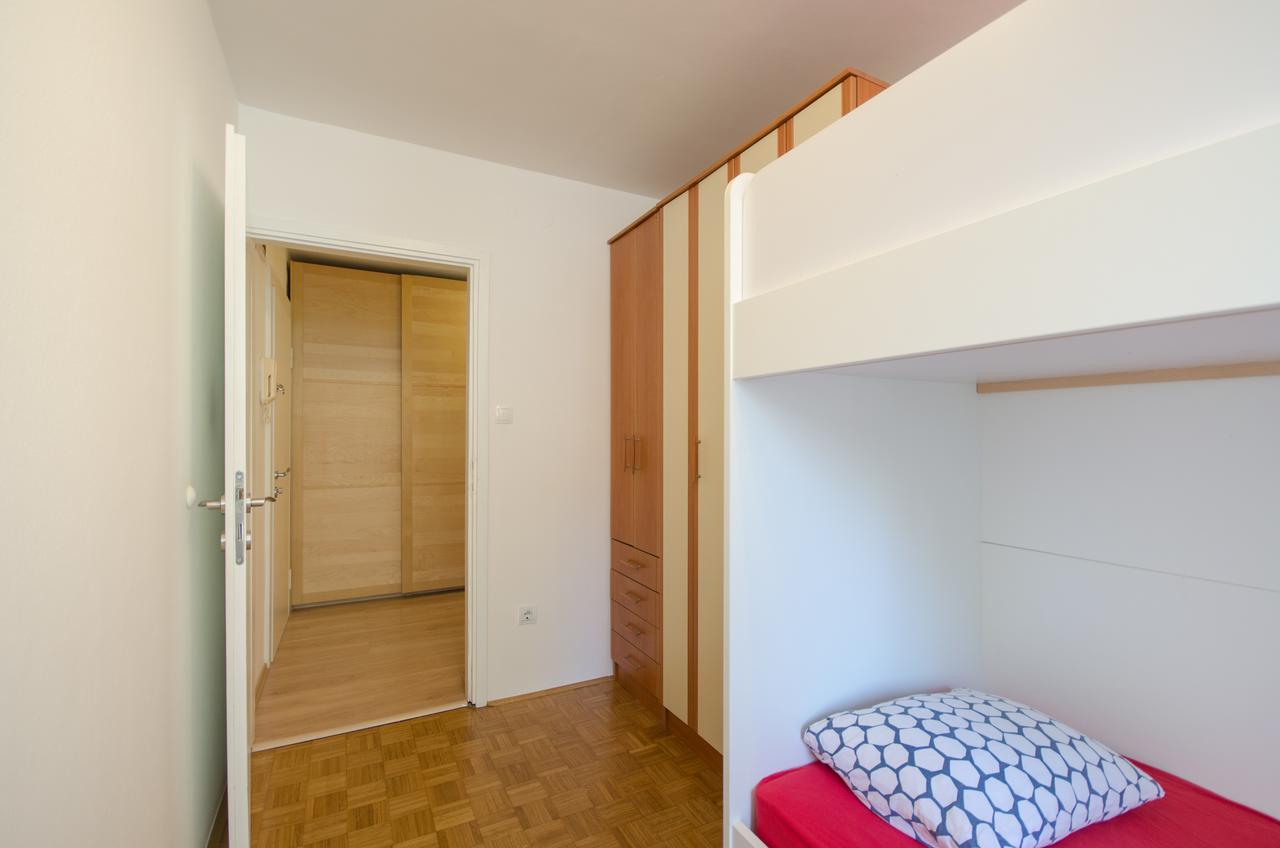 Apartment Near The Train Station Ljubljana Kültér fotó