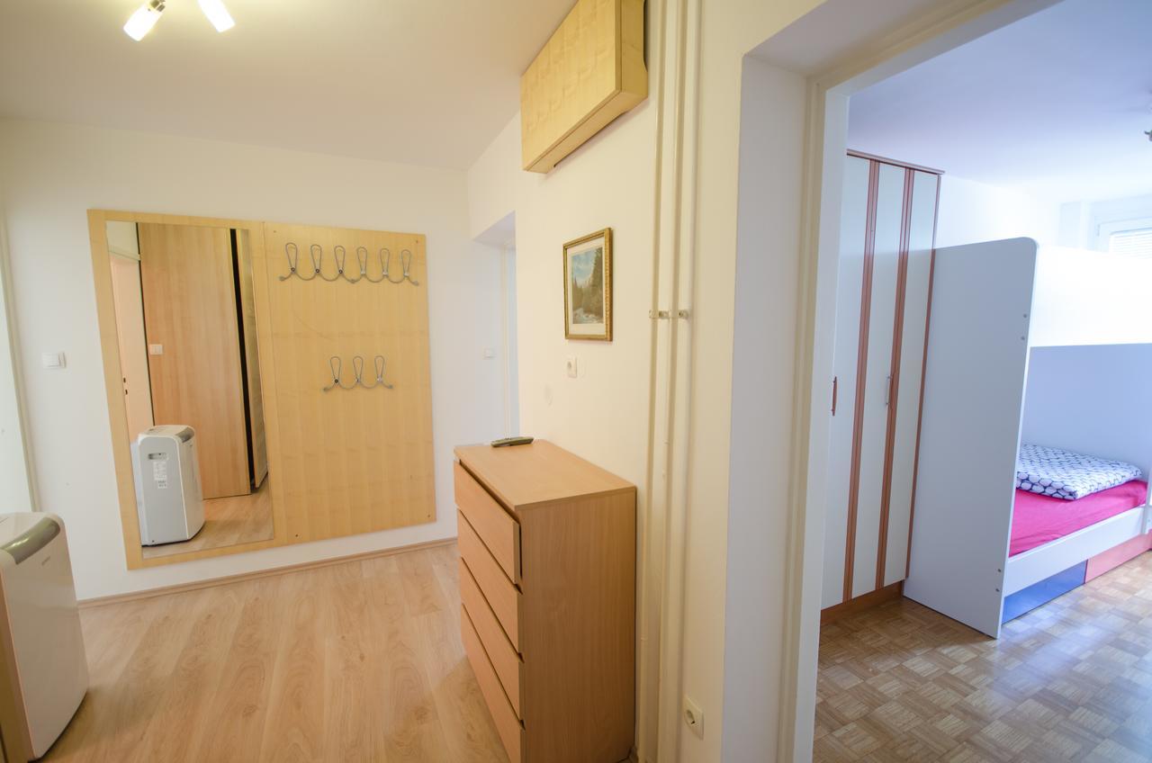 Apartment Near The Train Station Ljubljana Kültér fotó
