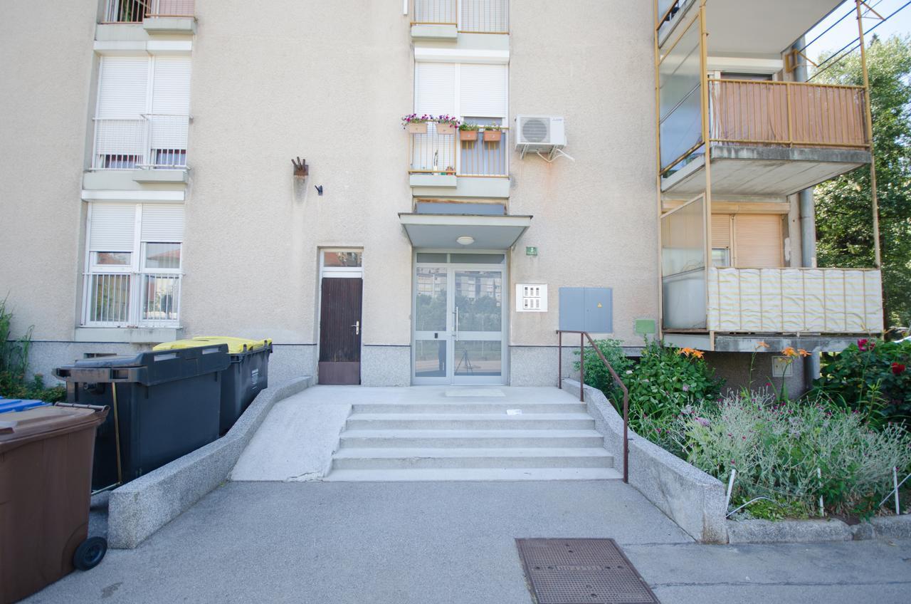 Apartment Near The Train Station Ljubljana Kültér fotó
