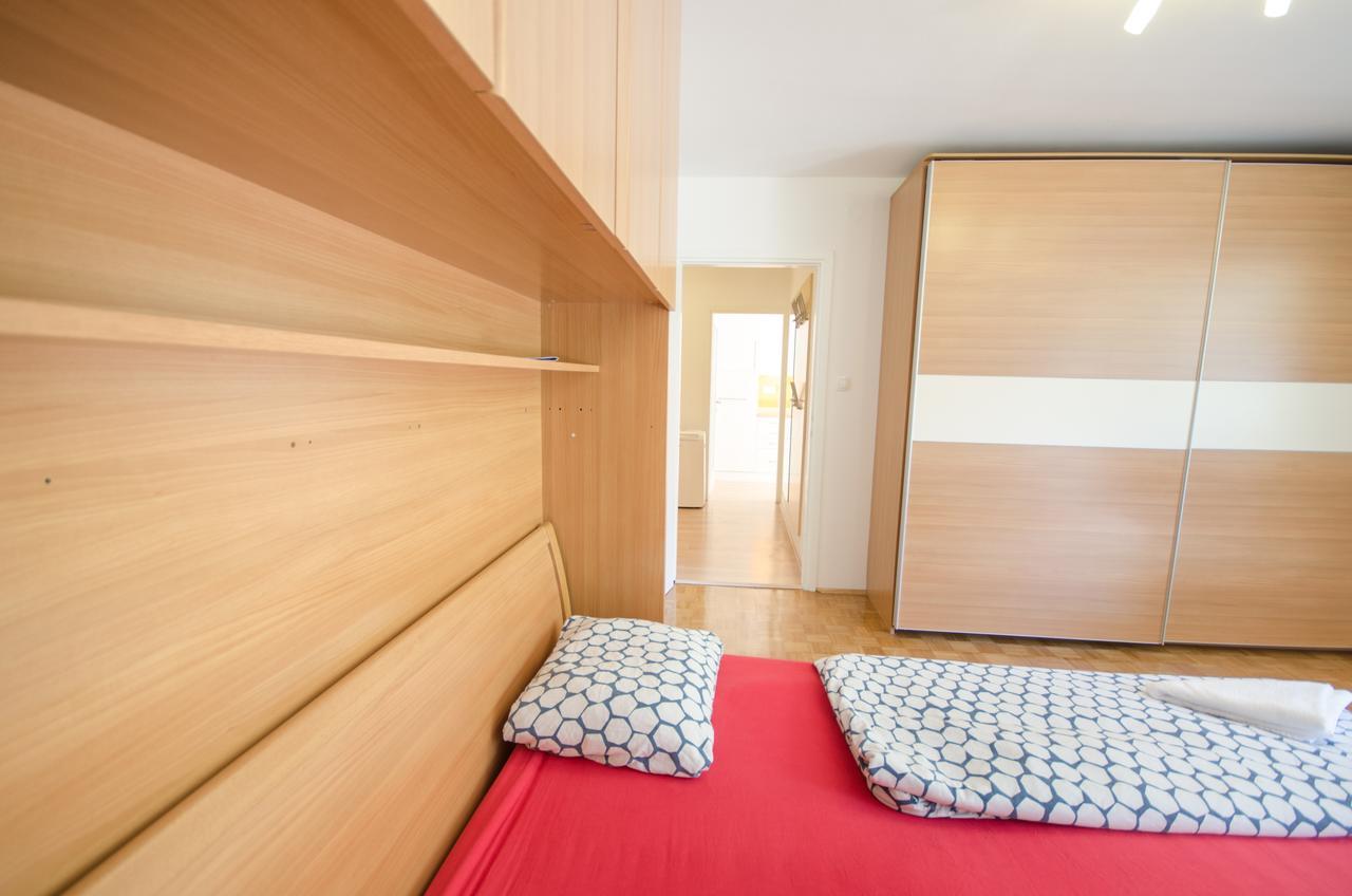 Apartment Near The Train Station Ljubljana Kültér fotó