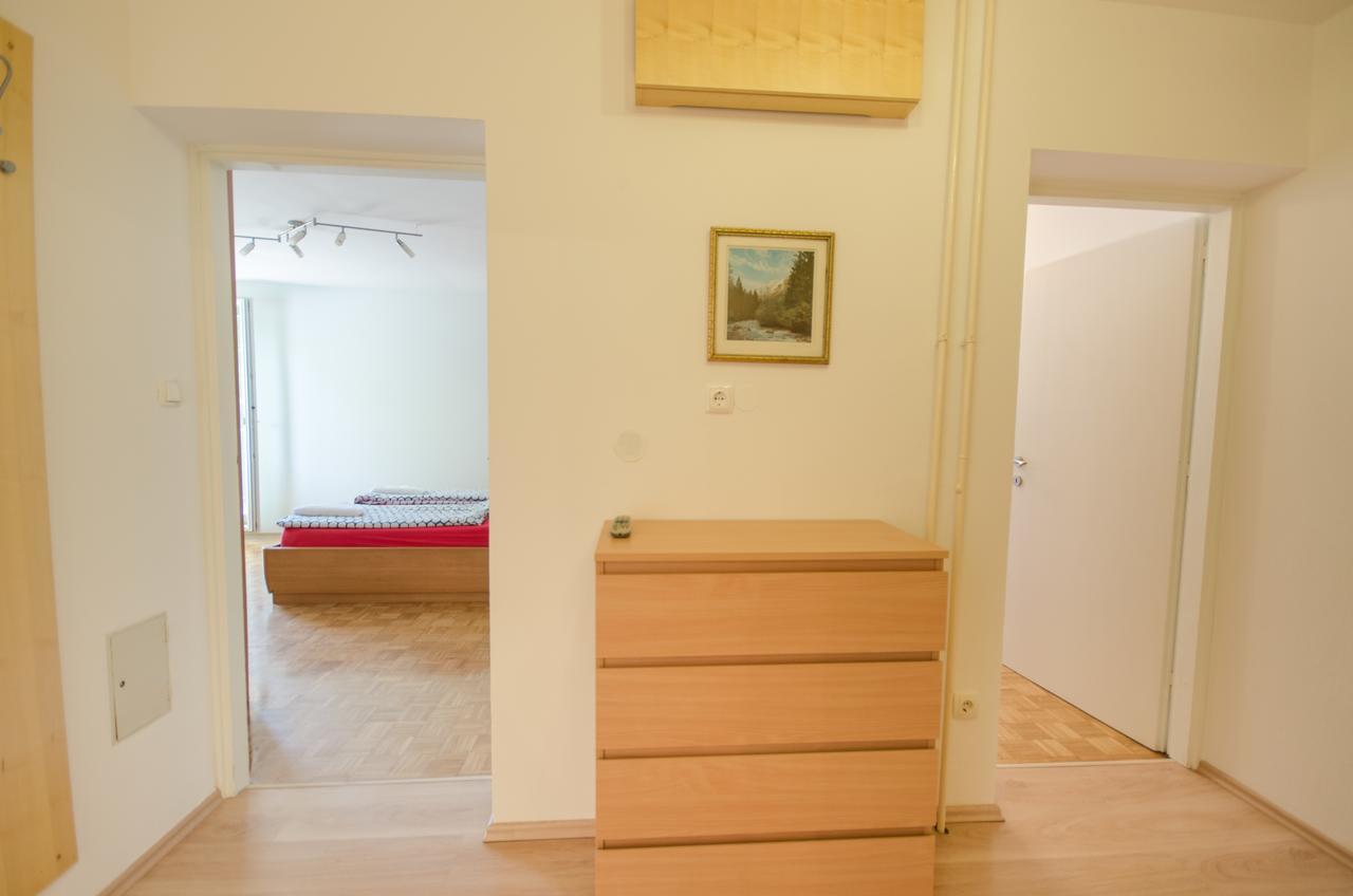 Apartment Near The Train Station Ljubljana Kültér fotó