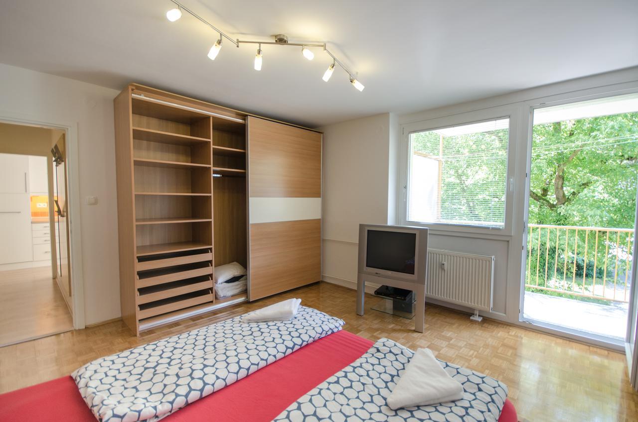 Apartment Near The Train Station Ljubljana Kültér fotó