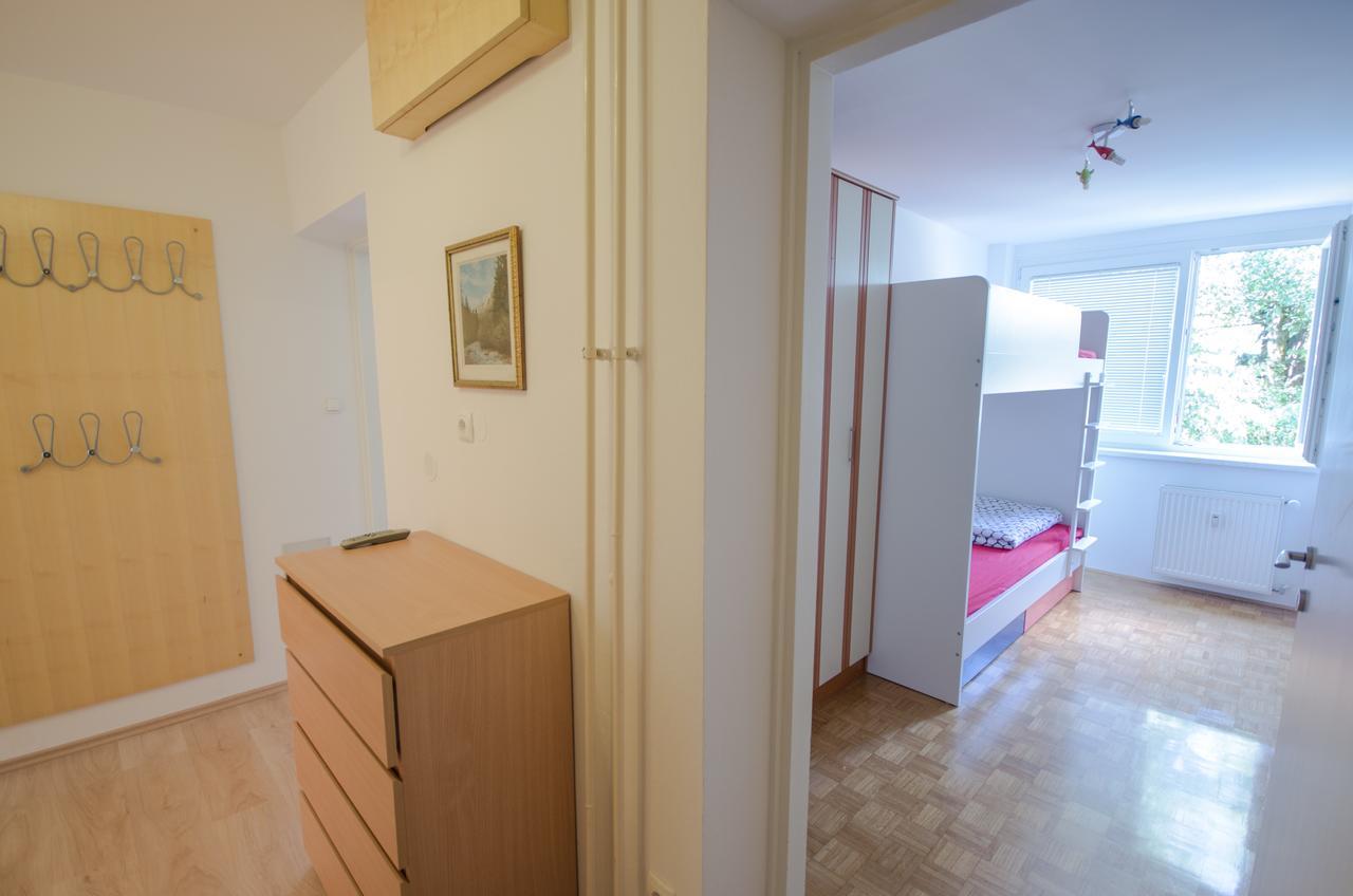 Apartment Near The Train Station Ljubljana Kültér fotó