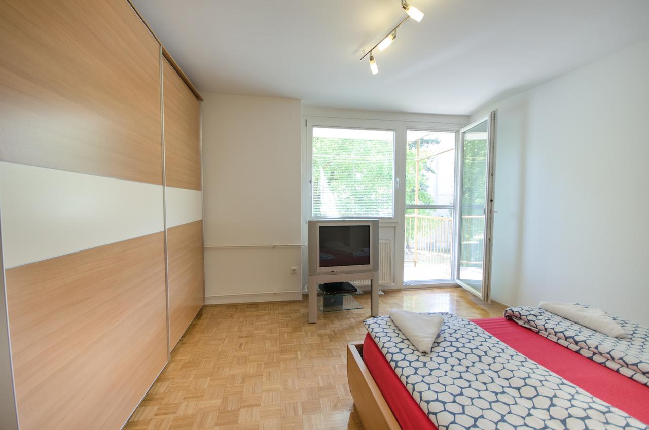 Apartment Near The Train Station Ljubljana Kültér fotó
